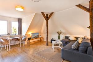 a living room with a couch and a table at Ferienwohnungen im Bürgermeisterviertel in Stralsund