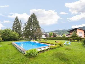 a swimming pool in the yard of a house at Apartment in Tr polach Carinthia with pool in Tröpolach