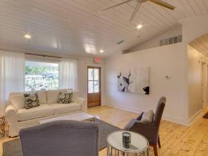 Istumisnurk majutusasutuses Downtown Fairhope Cottage