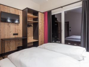 Voodi või voodid majutusasutuse Luxury Chalet Gaschurn near Ski Lift toas