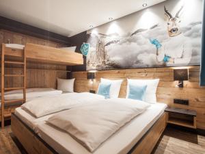 Voodi või voodid majutusasutuse Luxury Chalet Gaschurn near Ski Lift toas