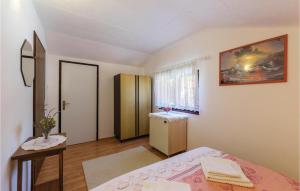 Postel nebo postele na pokoji v ubytování 2 Bedroom Amazing Apartment In Pavicini