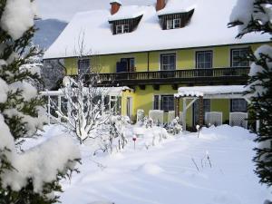 Apartment in Feld am See by Brennsee Lake v zimě