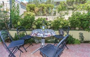 Vonkajšia záhrada v ubytovaní Apartment Split-Podstrana + 12 fotografií