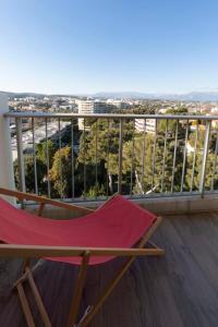une chaise sur un balcon avec vue dans l'établissement BNB RENTING breathtaking view 2 bedroom apartment in Antibes !, à Antibes