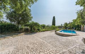 Basen w obiekcie Holiday Home Damijanici Vi lub w pobliżu