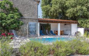 Basen w obiekcie Holiday Home Damijanici Vi lub w pobliżu