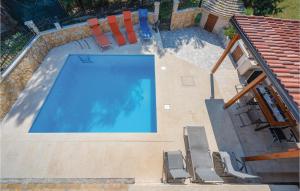 Bazén v ubytování Holiday Home Valbandon I nebo v jeho okolí