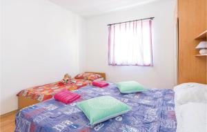 Postel nebo postele na pokoji v ubytování 1 Bedroom Cozy Apartment In Vidalici + 11 fotografií
