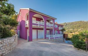a pink and purple house with a driveway at Pet Friendly Apartment In Mundanije With House A Panoramic View in Mundanije