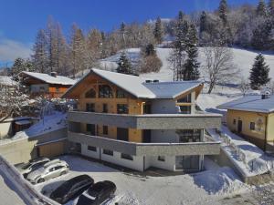 Apartment Alpendorf near Ski Slopes v zime