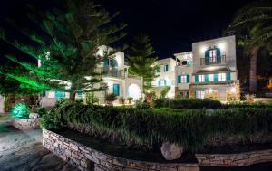 Сад в Byzantio Beach Suites & Wellness