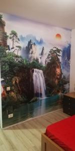 mural de una cascada en una habitación en Plaza Mall, en Bucarest