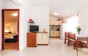Η κουζίνα ή μικρή κουζίνα στο Two-Bedroom Apartment In Krusevo