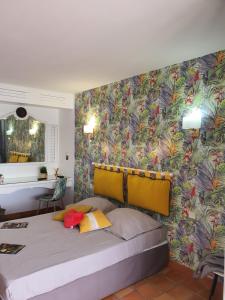 Postel nebo postele na pokoji v ubytování Vous rêvez de soleil ! studio Abricot 309