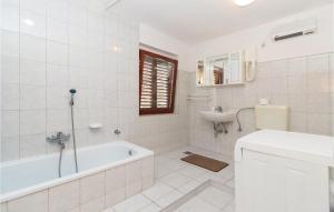 Kúpeľňa v ubytovaní Holiday Home Ul,biskupa Josipa Marcelica Cr