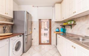 Fotografia z galérie ubytovania Beautiful Home In Veli Losinj With 4 Bedrooms And Wifi vo Veli Lošinj