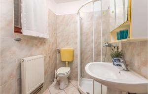 Fotografia z galérie ubytovania Beautiful Home In Veli Losinj With 4 Bedrooms And Wifi vo Veli Lošinj