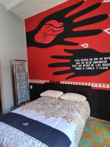 Postel nebo postele na pokoji v ubytování Chuchumbé Hotel & Hostal