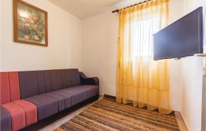 a living room with a couch and a flat screen tv at Nice Apartment In Banjole With Wifi in Banjole