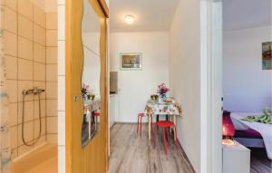 Fotografie z fotogalerie ubytování Gorgeous Apartment In Novi Vinodolski v destinaci Novi Vinodolski