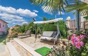 Vonkajšia záhrada v ubytovaní Holiday Home Puzari Vi