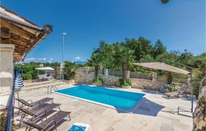Bazén v ubytovaní Holiday Home Puzari Vi alebo v jeho blízkosti + 37 fotografií
