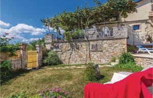 Vonkajšia záhrada v ubytovaní Holiday Home Puzari Vi