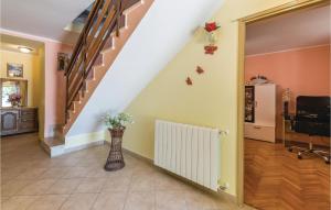 Televízia a/alebo spoločenská miestnosť v ubytovaní Holiday Home Manjadvorci 08