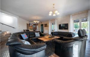 a living room with leather couches and a chess at Stunning Home In Ladevci With Wifi in Lađevci