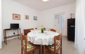 Televízia a/alebo spoločenská miestnosť v ubytovaní Apartment Zadar 6