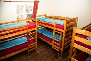 Postel nebo postele na pokoji v ubytování Jikeleza Lodge