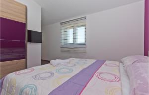 Postel nebo postele na pokoji v ubytování Pet Friendly Home In Sveti Kirin