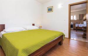 Postel nebo postele na pokoji v ubytování Holiday Home Povlja With Sea View I