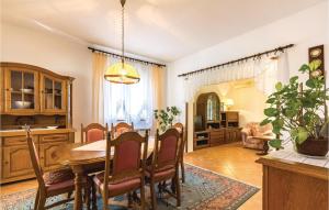 a kitchen and dining room with a table and chairs at Beautiful Apartment In Sisan With Wifi in Šišan