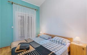 Postel nebo postele na pokoji v ubytování 2 Bedroom Amazing Apartment In Pinezici