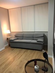 a living room with a couch and a table at Apartamento na Prata in Campina Grande