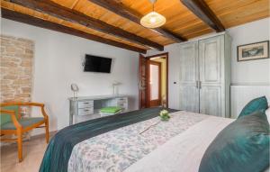Posteľ alebo postele v izbe v ubytovaní 3 Bedroom Nice Home In Plovanija