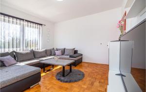Posedenie v ubytovaní Pet Friendly Home In Pridraga With Wifi