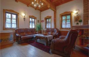 a living room with leather furniture and a table at Gorgeous Home In Ludbreg With Sauna in Ludbreg