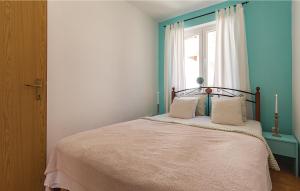 Posteľ alebo postele v izbe v ubytovaní 7 Bedroom Nice Home In Liznjan