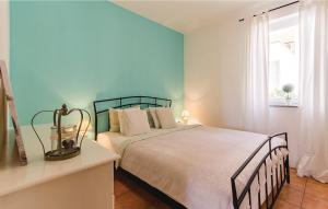 Posteľ alebo postele v izbe v ubytovaní 7 Bedroom Nice Home In Liznjan