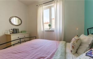 Posteľ alebo postele v izbe v ubytovaní 7 Bedroom Nice Home In Liznjan