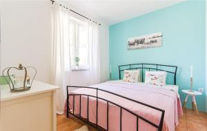 Posteľ alebo postele v izbe v ubytovaní 7 Bedroom Nice Home In Liznjan