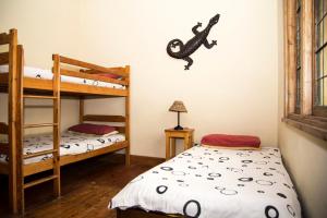 Postel nebo postele na pokoji v ubytování Jikeleza Lodge