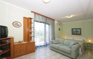a living room with a couch and a tv at Awesome Apartment In Stari Grad With Wifi in Stari Grad