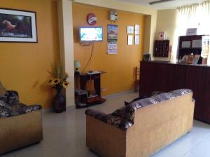 a waiting room with two couches in a pharmacy at Hotel Sol de Huanchaco in Huanchaco
