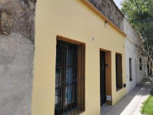 a yellow building with two doors on the side of it at Doña Isabel 1 in Gualeguay