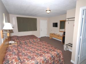 Gallery image of Wayside Motel in Saint Ignace +4 photos