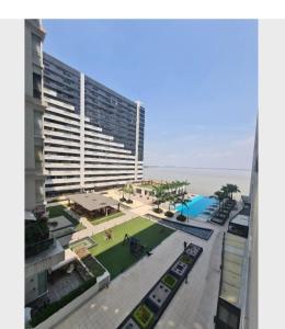 a view of a large building with a park in front of it at Ecusuites Room 44 bellini Gye Santa Ana in Guayaquil